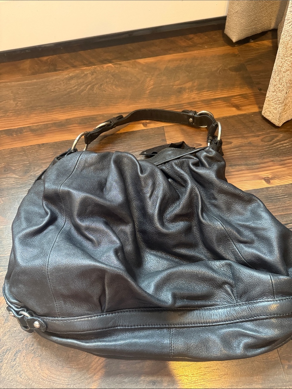 Juicy Couture Black Gathered Leather Hobo Bag - Picture 3 of 6